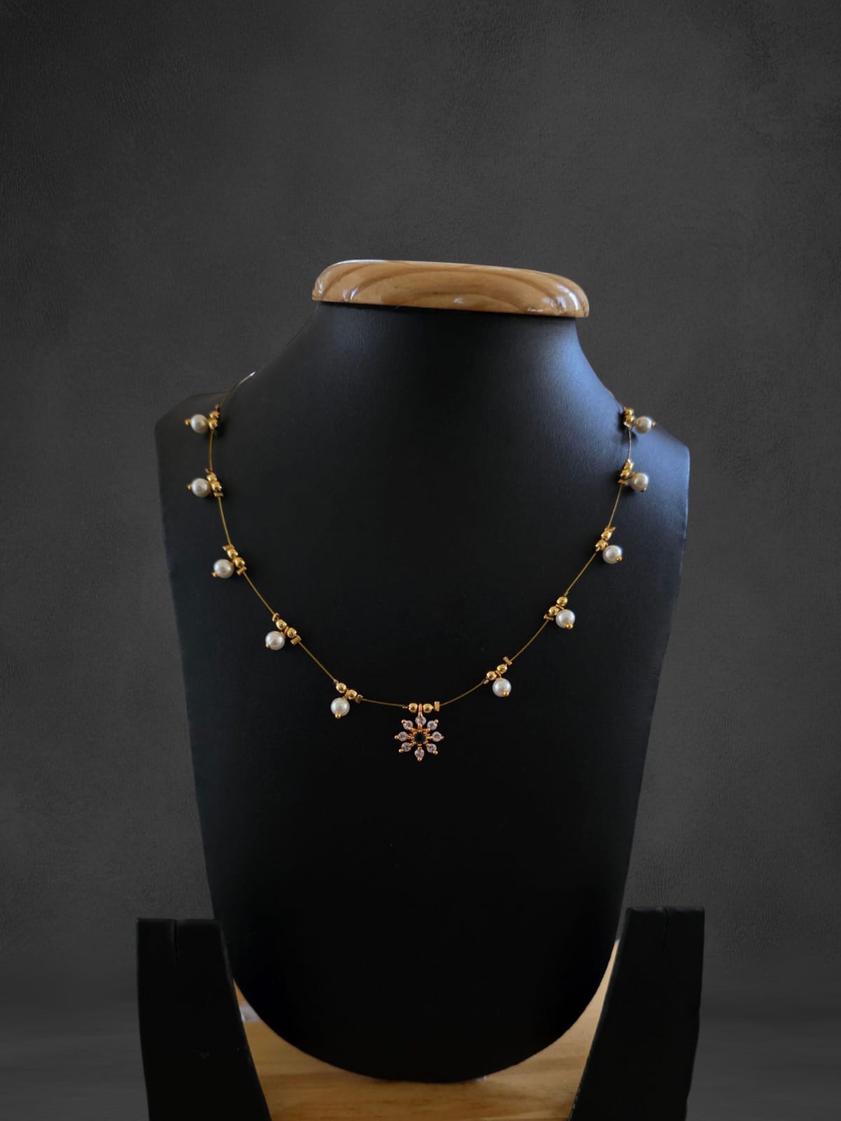 Pearl Bloom Green Centered Stone Invisible Necklace